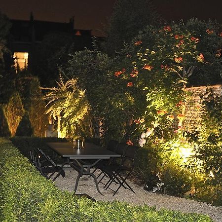 B&B Un Jardin En Ville Saint-Gilles Exterior photo